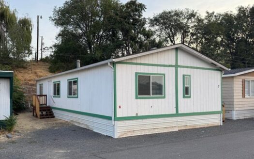 Beautiully Updated Double Wide in Quiet Naches Neighborhood