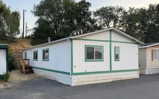 Beautiully Updated Double Wide in Quiet Naches Neighborhood