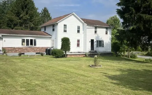 Beautiful 5 Bedroom House Located in the Town of Port Byron.