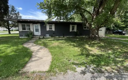 Fixer-Upper with BIG Potential in Robinson, IL