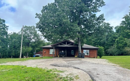 Versitle home for multi families for sale Highland AR