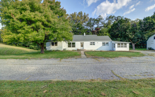 Taste of country living, right outside of city limits!