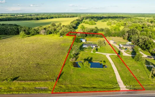 Charming Country Home on 2.53 Acres – Paris, TX