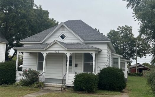 Cute 2 Bedroom Cottage for Sale in Chanute, KS