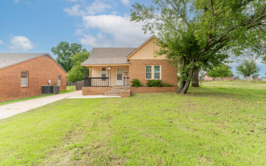3 Bedroom 2 Bathroom Home For Sale Clinton, OK