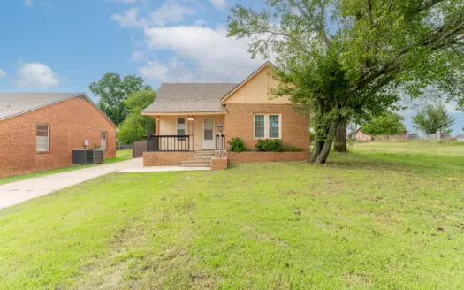 3 Bedroom 2 Bathroom Home For Sale Clinton, OK