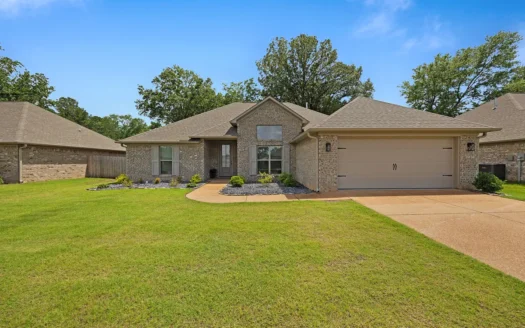 Great 4Br 2Ba open floor plan – Immaculate Home only 2 years old