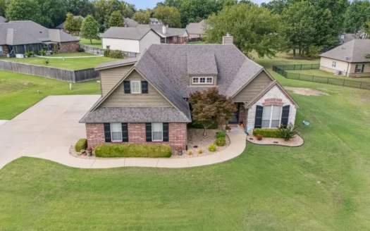 Pryor, Oklahoma Home in Town For Sale