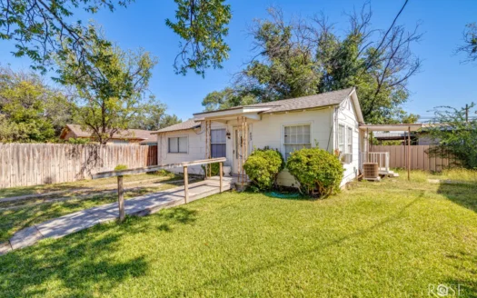 Why Rent When You Can Own?  Fixer-Upper in Sonora,TX