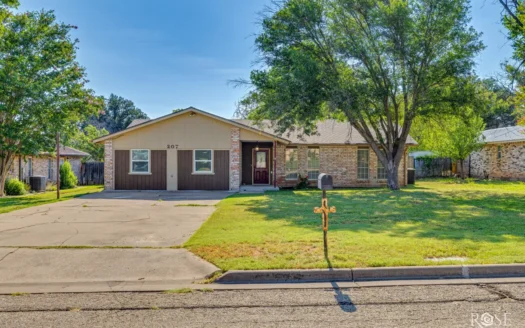 Family-Friendly 4-Bedroom Home in Sonora TX