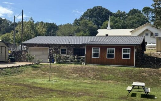 Home close to Southfork River Hardy AR For Sale