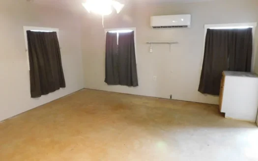 Cozy Barndominium over an acre in Rising Star TX with tWO WELLS