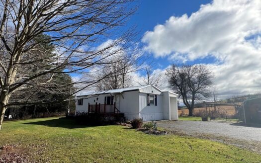Well-maintained Manufactured Home on Large Lot in Eaton, NY!