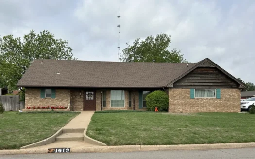 Home for Sale Cordell Oklahoma 4 bedroom 2.5 bath over 2000 sq ft