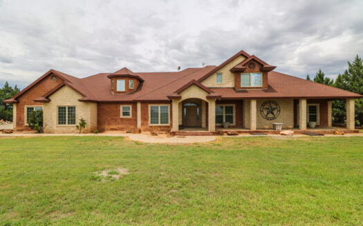 Perfect Home in a Perfect Location! 3/3/3 West of Littlefield!