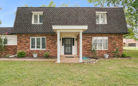 Pryor, Oklahoma Home in Town For Sale