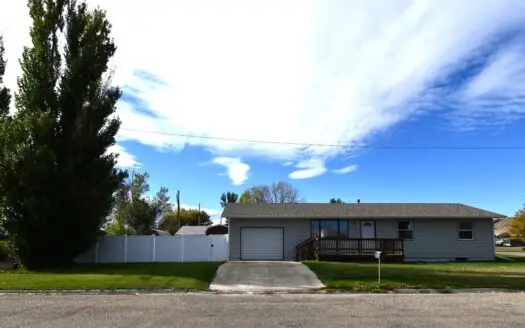 5 Bedroom Corner Lot for Sale in Glendive, MT
