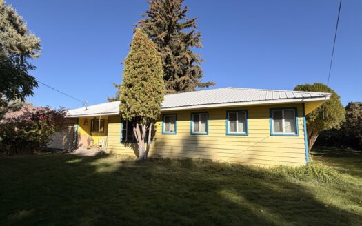 Eastern Oregon Three Bedroom Home on Large Lot