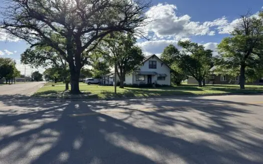 Charming 5 Bedroom in Grainfield Kansas