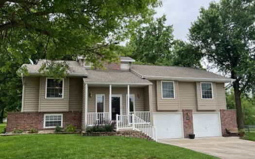 Lovely Split Foyer Home On Large Fenced Lot In Chillicothe!