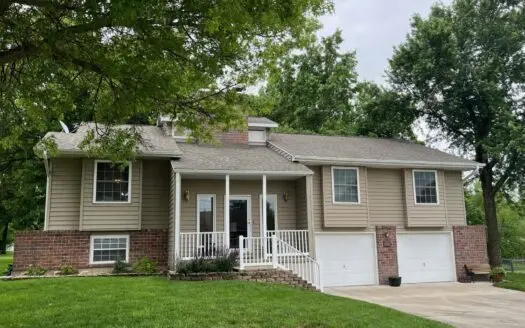 Lovely Split Foyer Home On Large Fenced Lot In Chillicothe!
