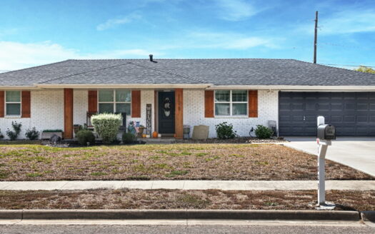 Calallen Home with Swimming Pool & Pavilion