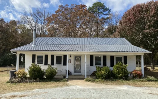 3 Bedroom Home Near Town For Sale In Tn, Nice Neighborhood