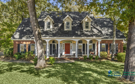 Luxury Home with Guest House on 1.6 Acres For Sale in Searcy, AR