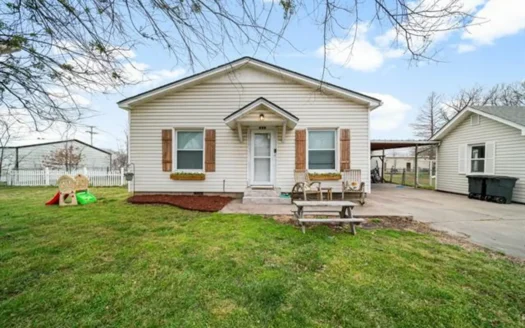 Pryor, Oklahoma Home in Town For Sale