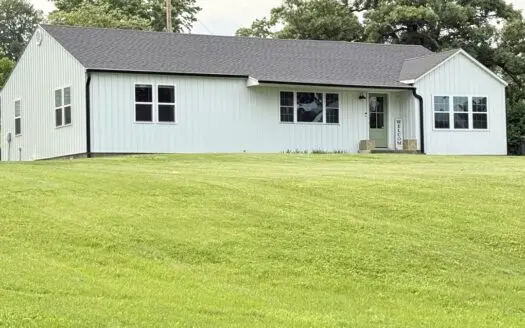 Beautifully Remodeled Home in the Heart of Bethany!