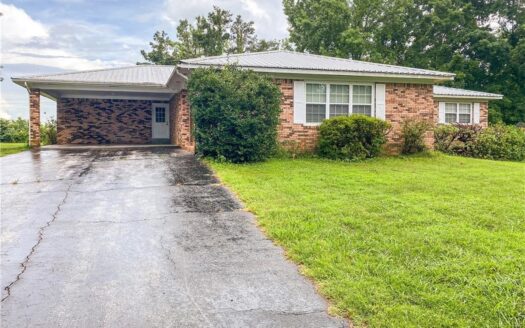 4 Bedroom 3 Bath Home w/Basement on 1.14 Ac Outside City For Sale