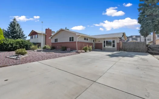 Entertainer’s Dream: 3-Bed Home with Outdoor Kitchen in NE CO