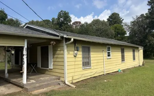3/1 Starter Home/Opportunity in Queen City