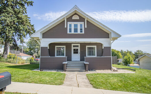 Home in Town located in Anamosa, Iowa for Sale