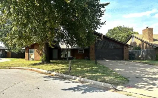 Home For Sale In Clinton, Oklahoma