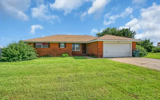3 Bed 2 Bath Home for Sale Clinton, OK