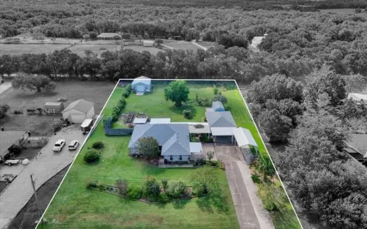 Spacious 3-Bedroom Home on 1 Acre in Waco – Move-In Ready!