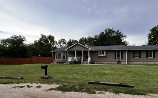 6 bedroom, 5 Bath home on corner lot for Sale In Humboldt, Kansas
