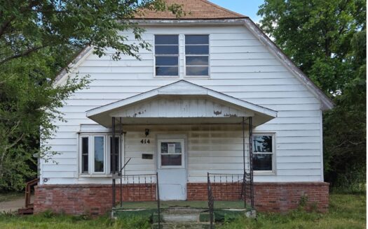 Home on Large lot Near Cherokee Schools