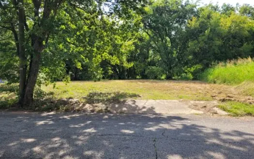 Residential Vacant Lot – NW Paris, Close to Downtown