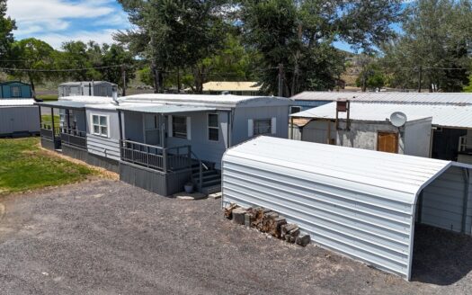 Eastern Oregon Two Bedroom Mobile Home in Park