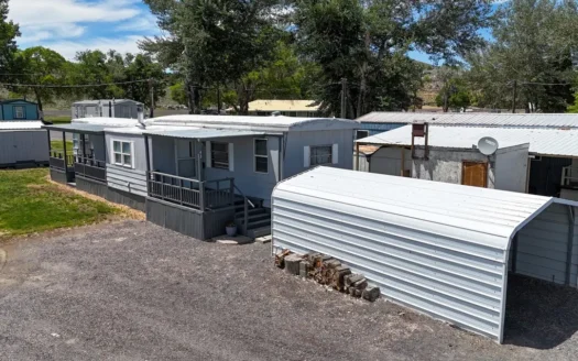 Eastern Oregon Two Bedroom Mobile Home in Park