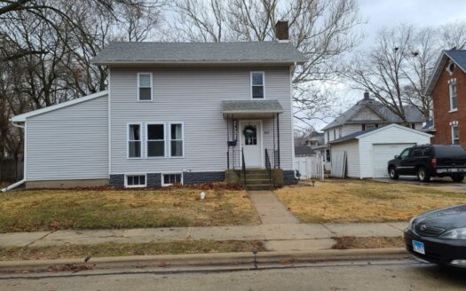 Cute 2 story home that is move in ready in Sterling, IL