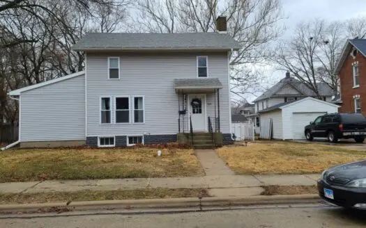 Cute 2 story home that is move in ready in Sterling, IL