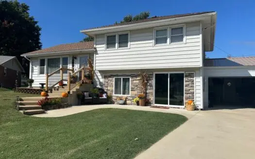 Your Christmas Wish List Ends Here – 5 Bedroom Home For Sale!