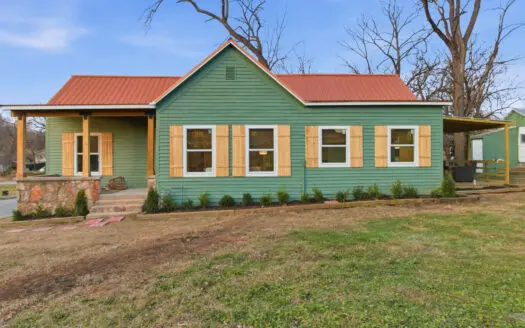 1920 Modern Farmhouse-Completely Remodeled with Designer Finishes