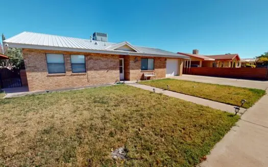 Charming Home for sale in Deming NM.