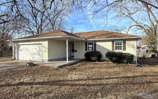 Updated Home in Town for Sale in El Dorado Springs, Missouri
