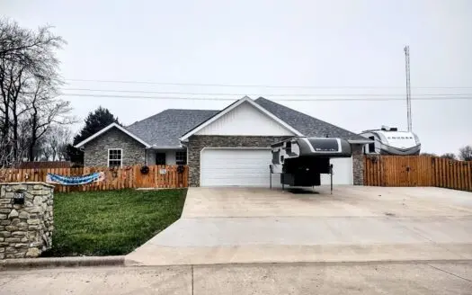 Like New Solar Powered Country Home For Sale in Buffalo, Mo