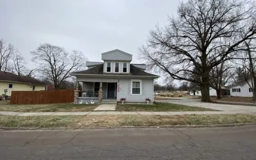 3Bed 2Bath w/Original Woodwork, Updated Bathrooms & Fenced Yard!